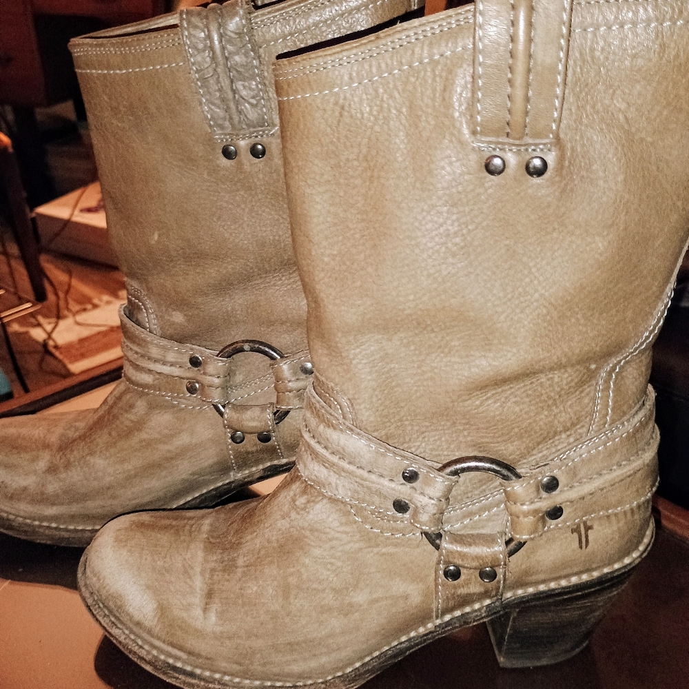 Frye Brand Boots , Leather, "Carmen" Grayish , Tan, Boots! - Picture 8 of 14